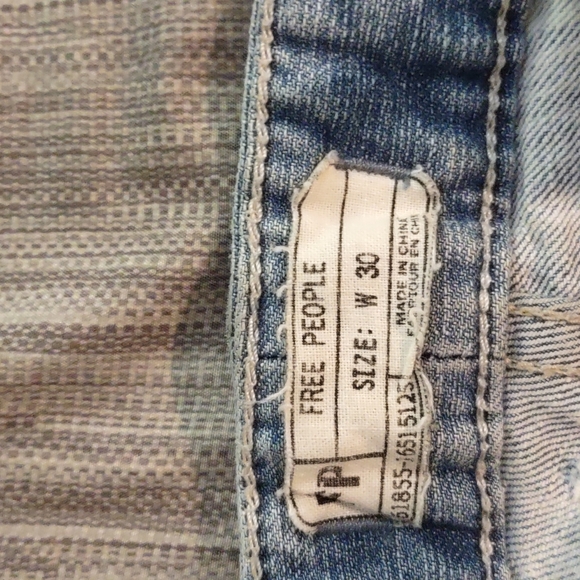 Free People Light Wash Skinny Jeans Lightly Distressed  Size 30 - Picture 8 of 8